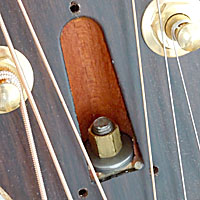 アコースティックギターのトラスロッド