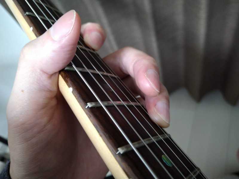 ギターのタッピング奏法の左手のやり方