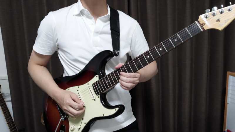 ギターを立って弾くときの構え方の3種類のフォーム