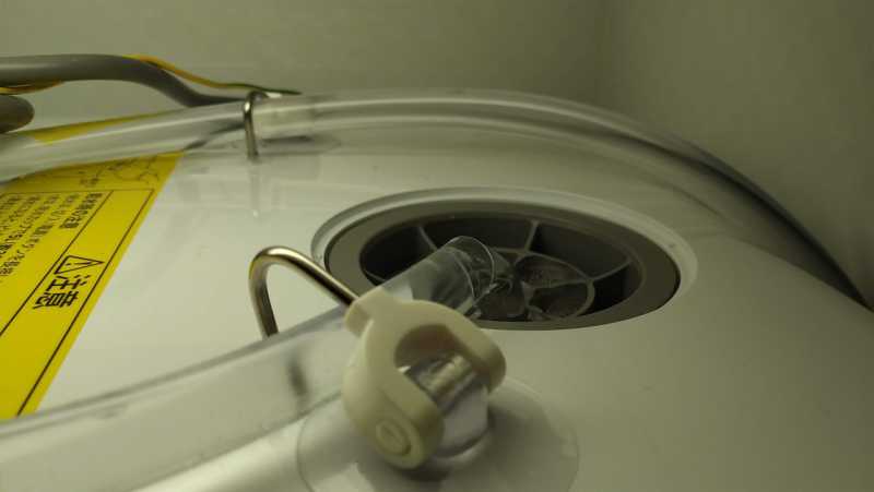 タンク式の食洗器で面倒な給水は分岐水栓なしでキッチンの蛇口から直接ホースで入れるべき 一人暮らしの賃貸でわざわざ工事は不要 Issy9174 Official Web Site タンク式の食洗器で面倒な給水は分岐水栓なしでキッチンの蛇口から直接ホースで入れるべき 一人暮らしの賃貸でわざわざ工事は不要 Issy9174 Official Web Site