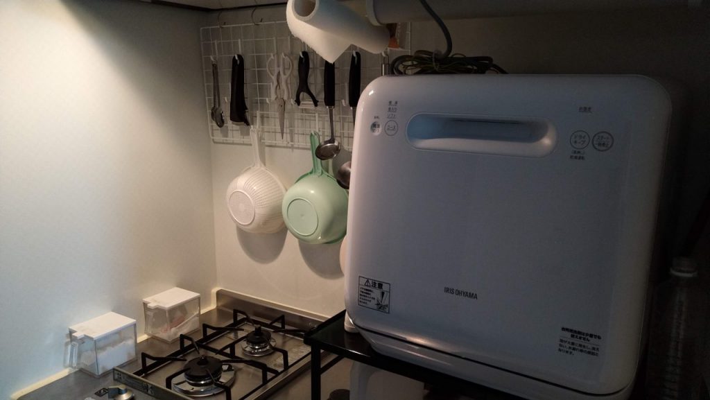 アイリスオーヤマISHT-5000-W食器洗い乾燥機のレビュー！水道工事不要タイプのタンク式は一人暮らしの賃貸におすすめ