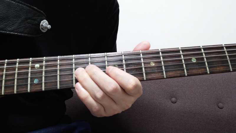 ギターのスライドのやり方と練習フレーズ