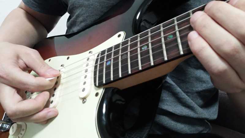 ギターのカッティング奏法の右手のやり方