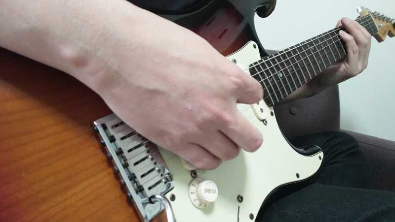 ギターのインサイドピッキングの右手のやり方